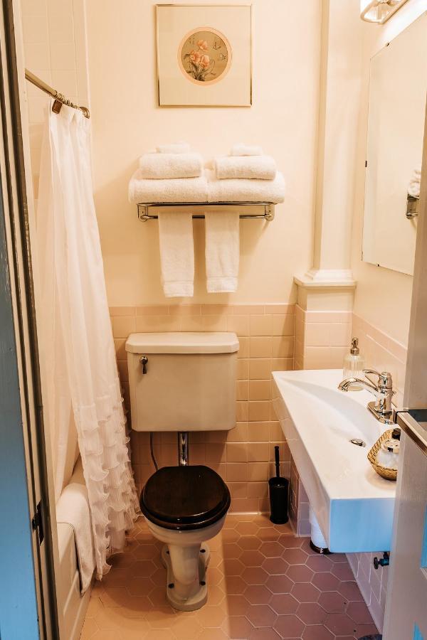 Heritage House Bed & Breakfast - Boutique Adults-Only Inn ไอเพไลกา ภายนอก รูปภาพ