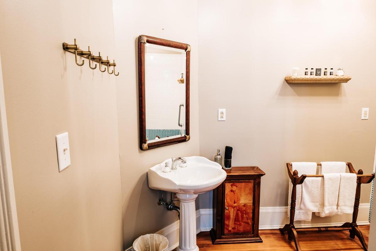 Heritage House Bed & Breakfast - Boutique Adults-Only Inn ไอเพไลกา ภายนอก รูปภาพ